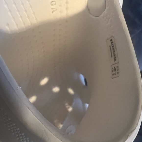 Balenciaga white crocks size 37 - Picture 2 of 7